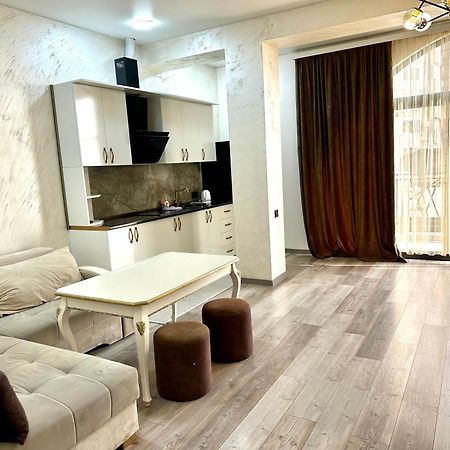 New Apartment In Downtown 耶烈万 外观 照片