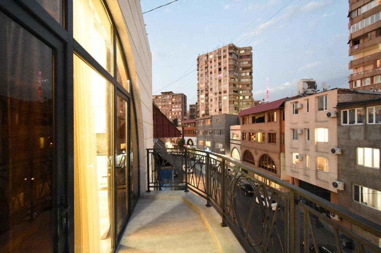 New Apartment In Downtown 耶烈万 外观 照片