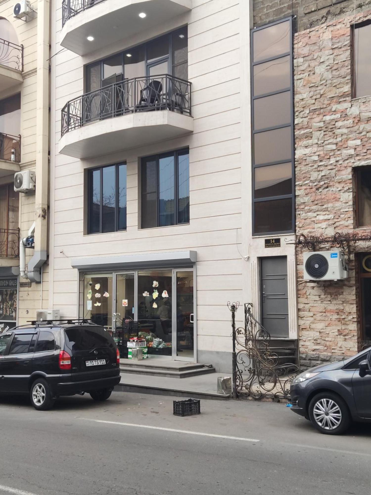 New Apartment In Downtown 耶烈万 外观 照片