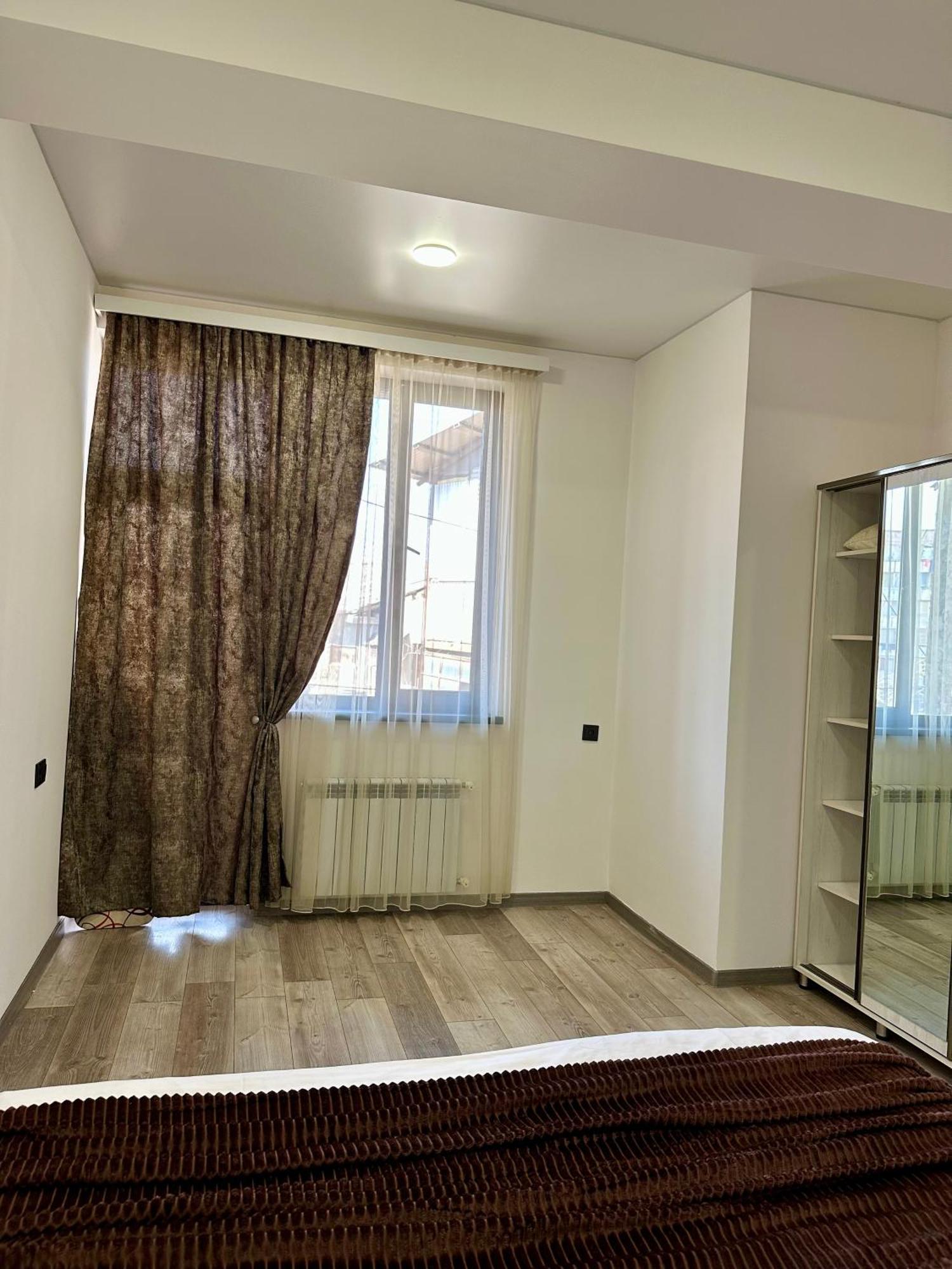 New Apartment In Downtown 耶烈万 外观 照片