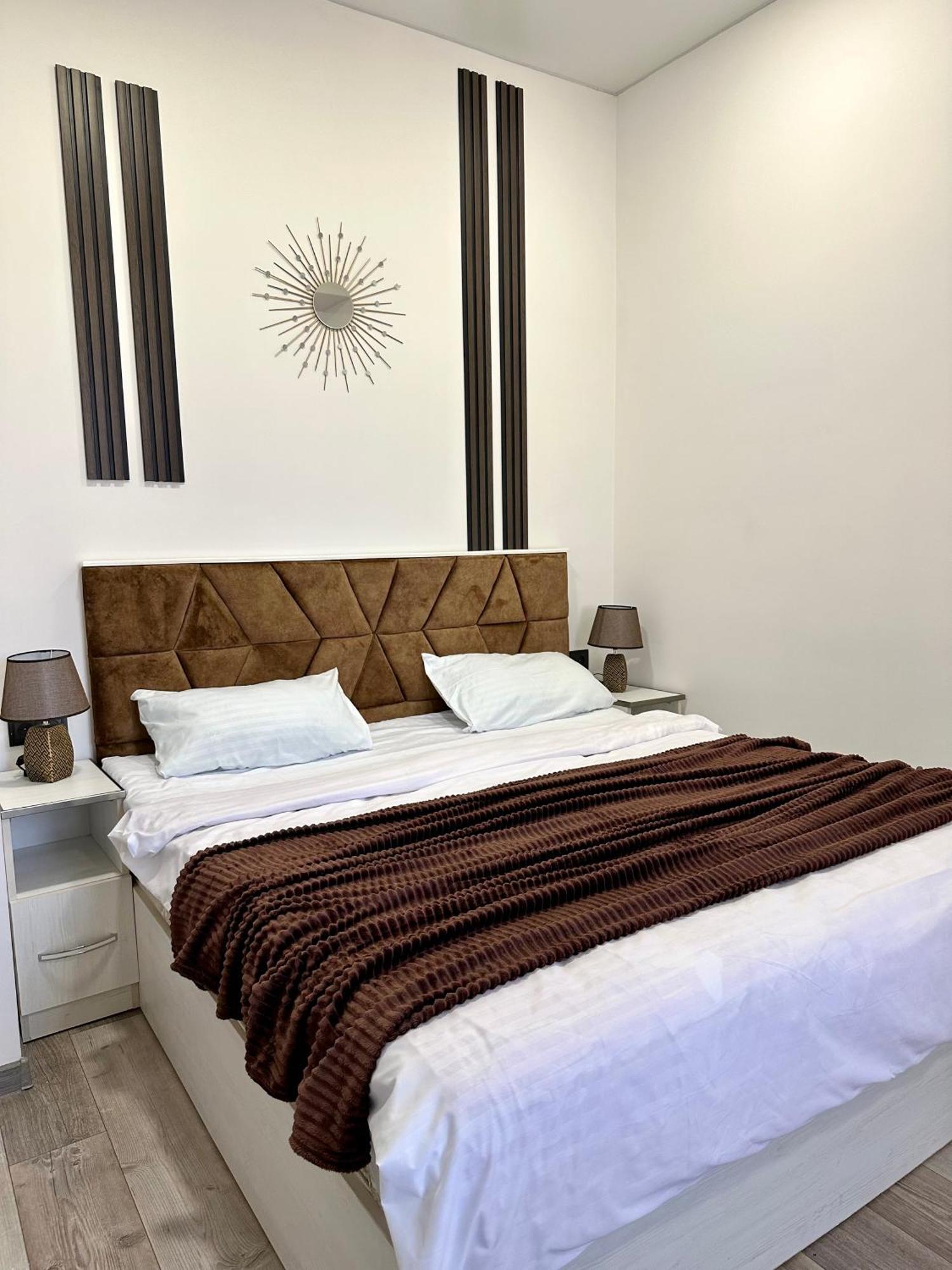 New Apartment In Downtown 耶烈万 外观 照片