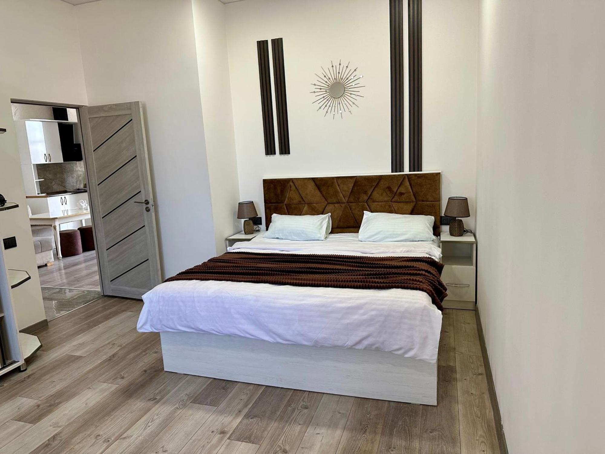 New Apartment In Downtown 耶烈万 外观 照片