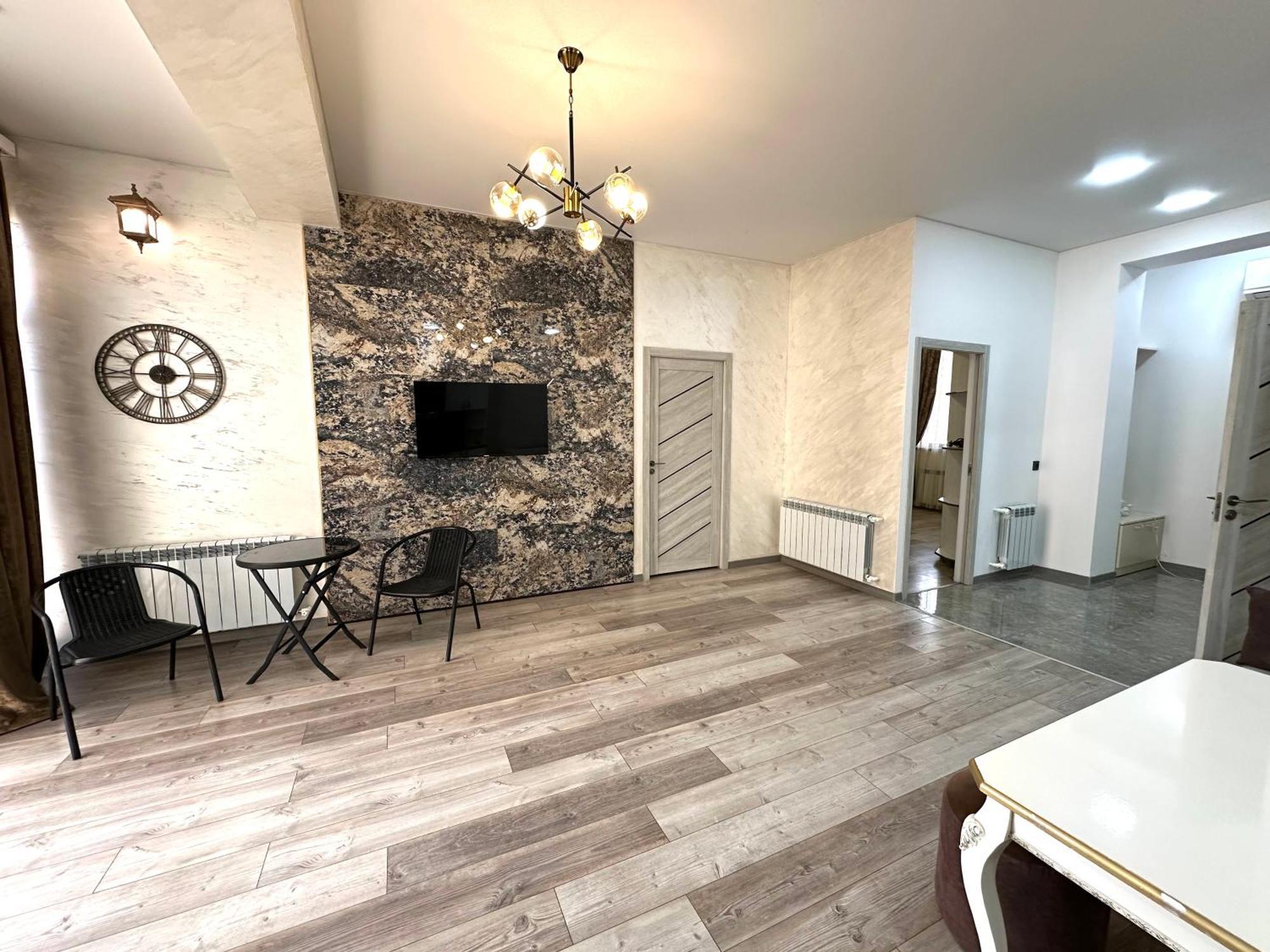 New Apartment In Downtown 耶烈万 外观 照片