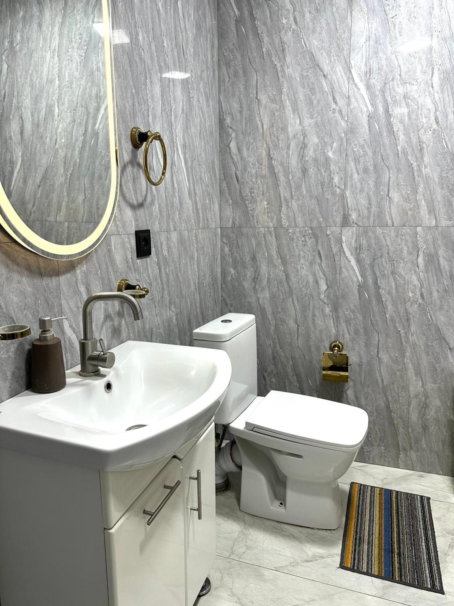 New Apartment In Downtown 耶烈万 外观 照片